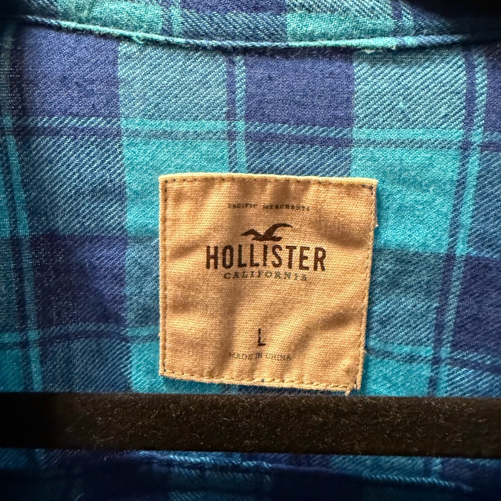 Hollister Blue Casual Button Down Shirt Vibrant Plaid Design - Picture 3 of 3